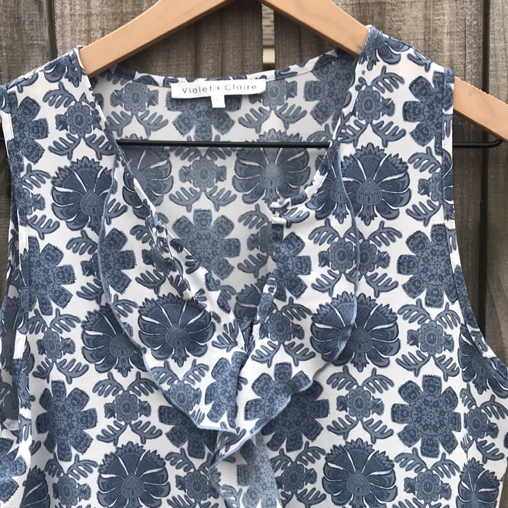 Claire & Violet Blue & White Sleeveless Ruffle Front Top - Size Women's Small - Picture 4 of 5
